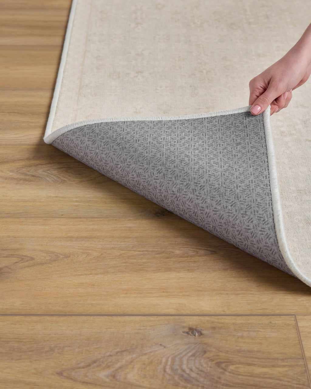 Sous-tapis antidérapant moderne et pratique avec endos rembourré adhérent de 3 mm pour le salon et la chambre à coucher