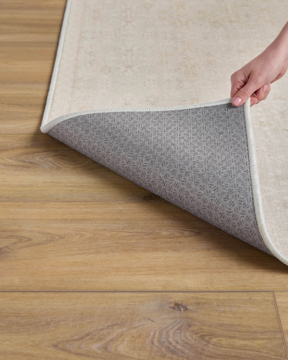 Sous-tapis antidérapant moderne et pratique avec endos rembourré adhérent de 3 mm pour le salon et la chambre à coucher