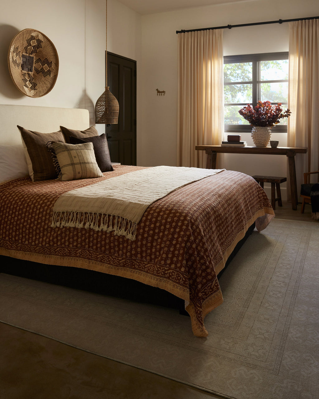 Tapis plat européen vintage avec motif vieilli lavable beige et ivoire inspiré des cafés, pour le salon et la chambre à coucher