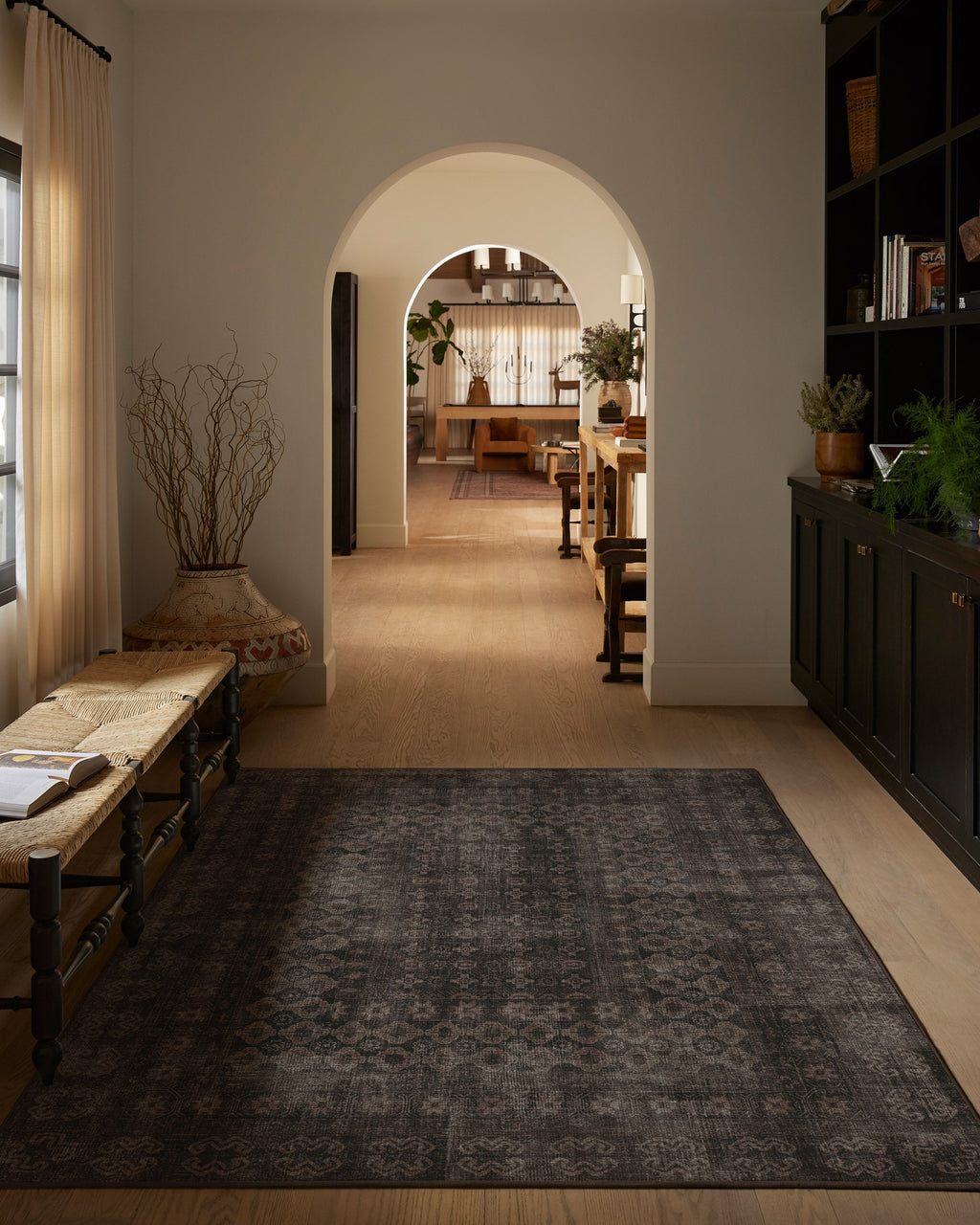 Tapis européen vintage tissé plat à motif carreaux noirs délavés lavables inspiré des cafés, pour salon et salle à manger