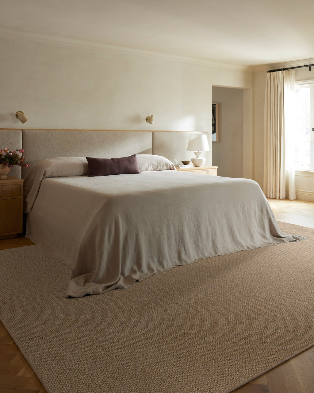 Tapis plat tissé, style minimaliste naturel, en polyester recyclé, texturé sable chaud aspect jute, pour salon et salle à manger