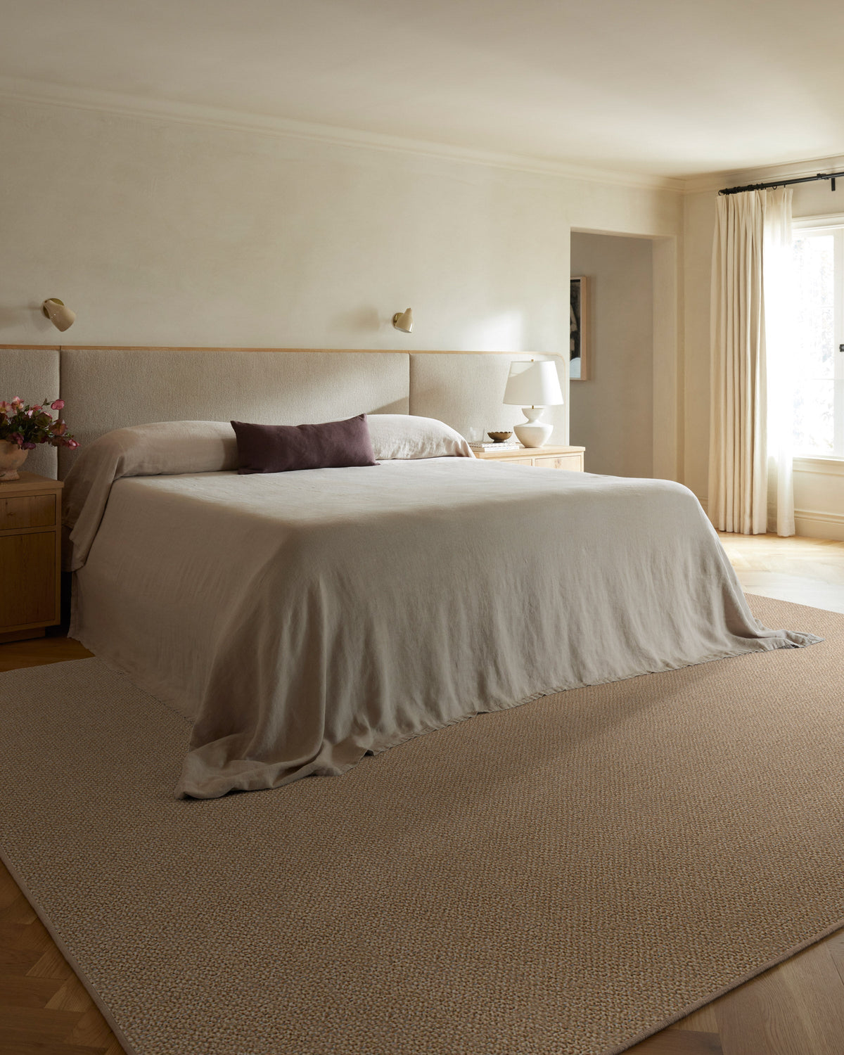 Tapis plat tissé, style minimaliste naturel, en polyester recyclé, texturé sable chaud aspect jute, pour salon et salle à manger