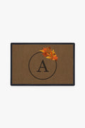 Paillasson lavable de saison d'automne avec bordure monogrammée de feuilles d'automne pour entrée et porche