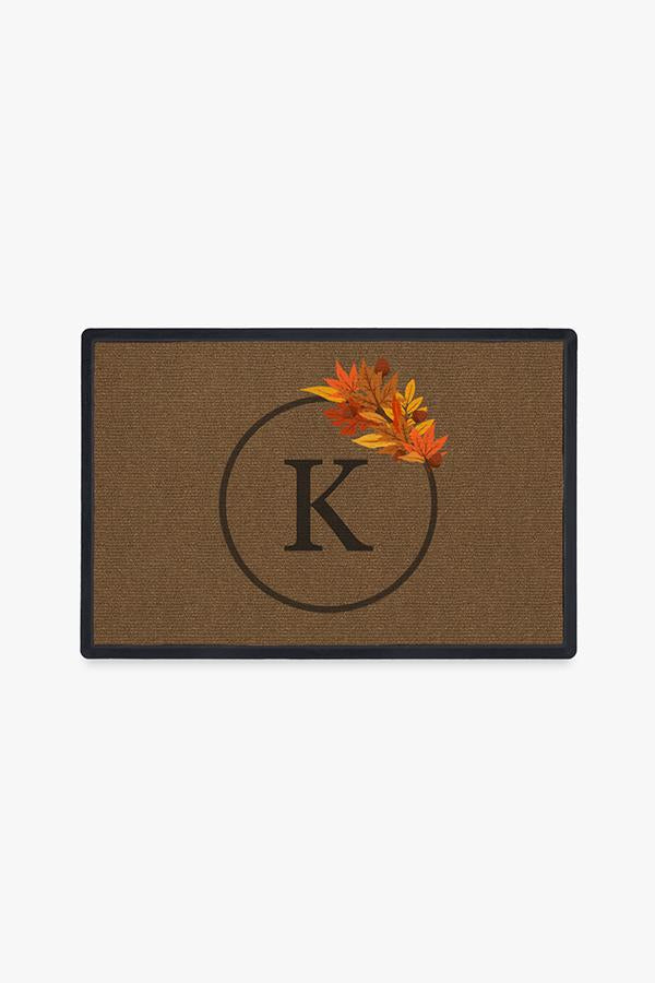 Paillasson lavable de saison d'automne avec bordure monogrammée de feuilles d'automne pour entrée et porche