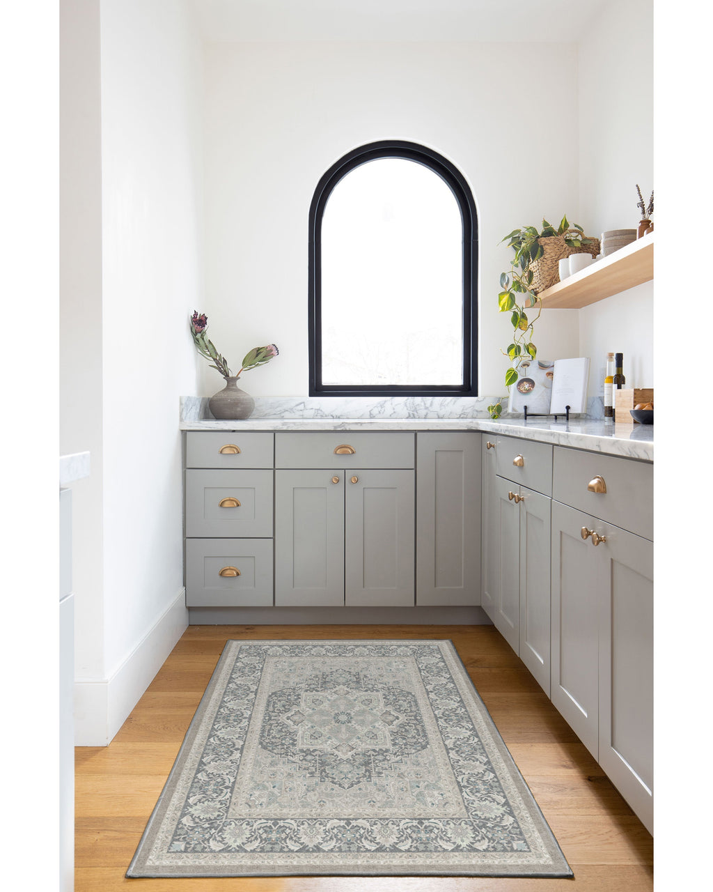 Tapis tissé plat persan classique avec médaillon surdimensionné neutre pour salon et bureau
