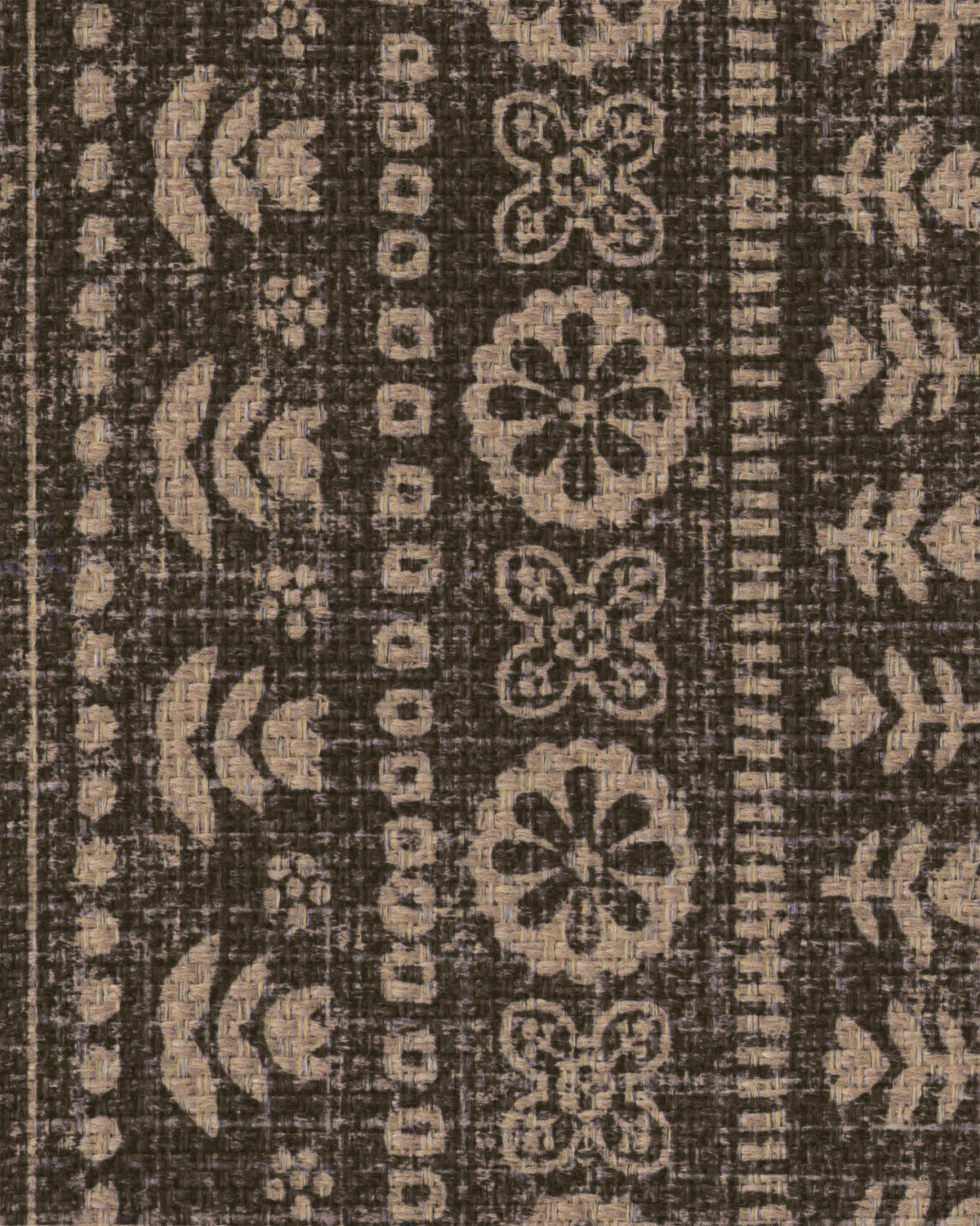 Tapis plat traditionnel en polyester recyclé, tissé à la main, avec bordure florale noire et texture jute, pour salon et bureau
