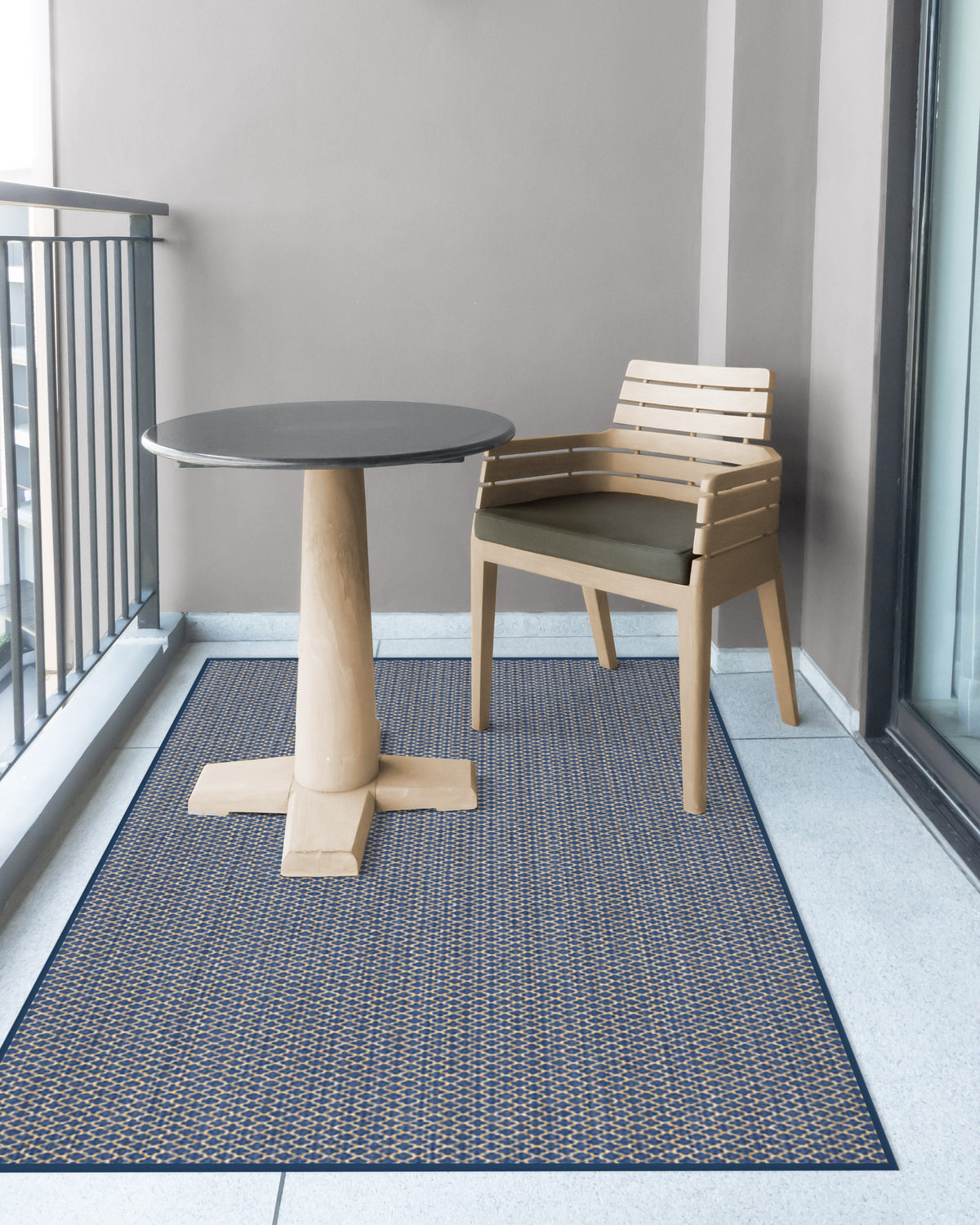 Tapis plat tissé en polyester recyclé, style minimaliste moderne, avec texture losange lavable bleu marine pour salon et chambre à coucher