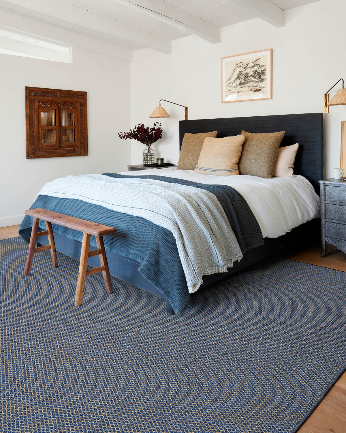 Tapis plat tissé en polyester recyclé, style minimaliste moderne, avec texture losange lavable bleu marine pour salon et chambre à coucher