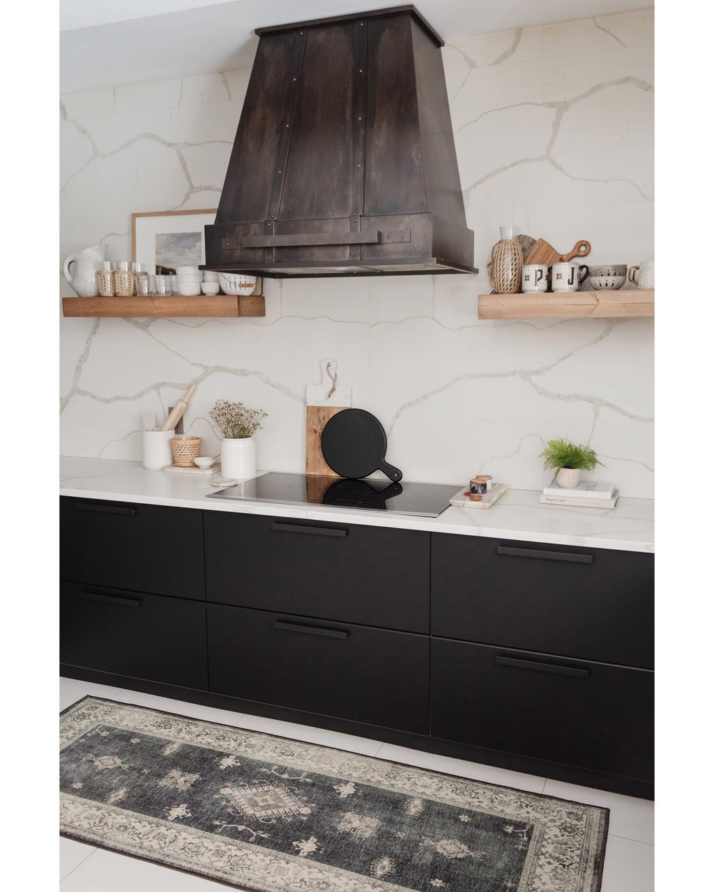 Tapis persan tissé plat de ferme moderne avec motif géométrique lavable en bois foncé pour salon et salle à manger