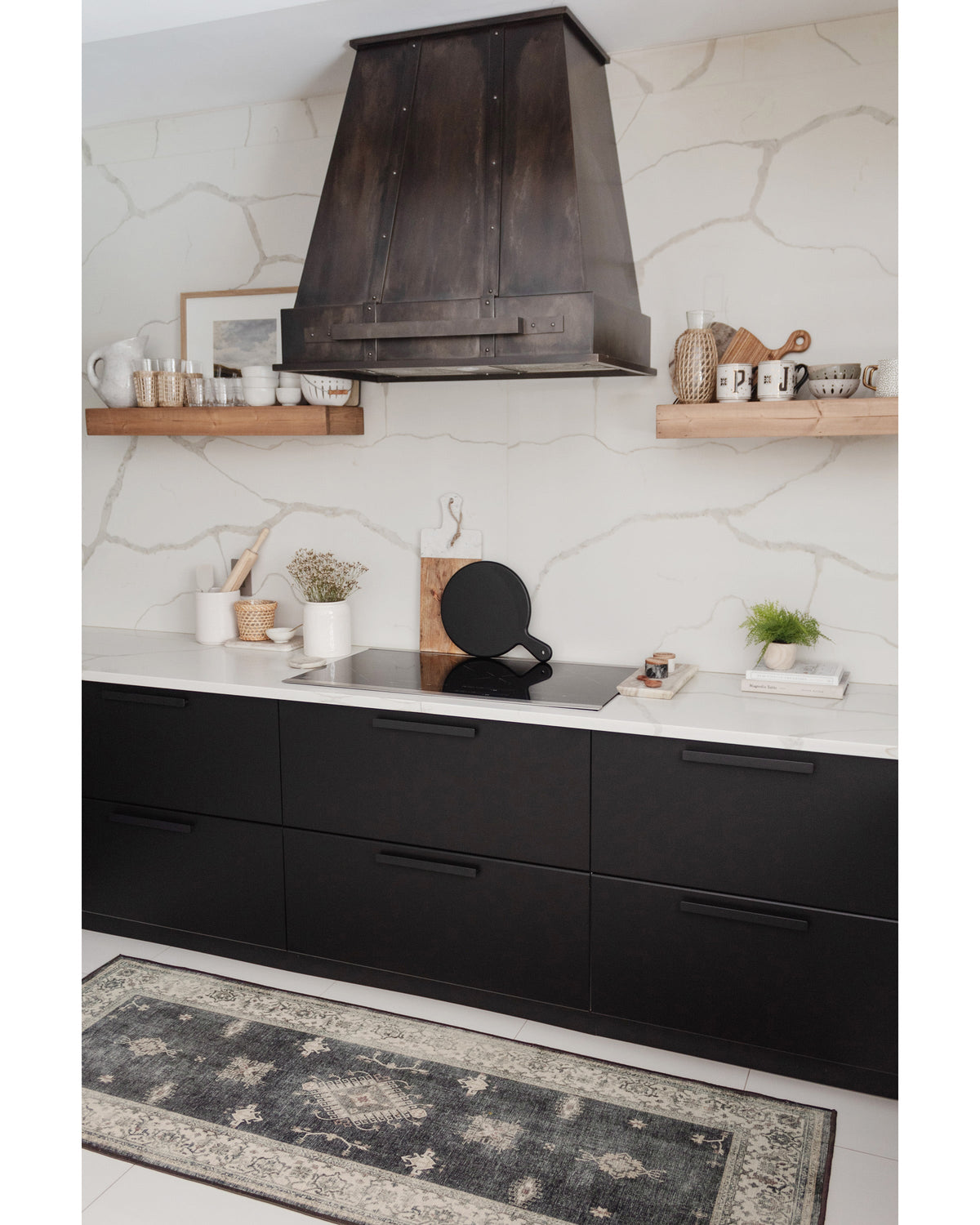 Tapis persan tissé plat de ferme moderne avec motif géométrique lavable en bois foncé pour salon et salle à manger